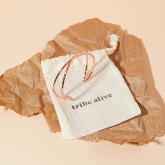 tribe alive Jewelry - Rose gold criss cross cuff